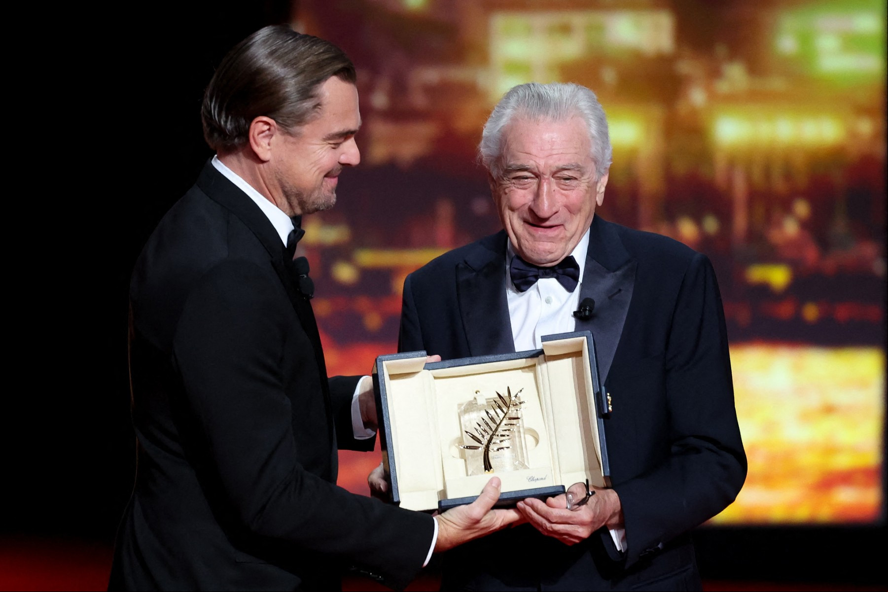 Leonardo Di Caprio entregou Palma de Ouro honorária para Robert De Niro