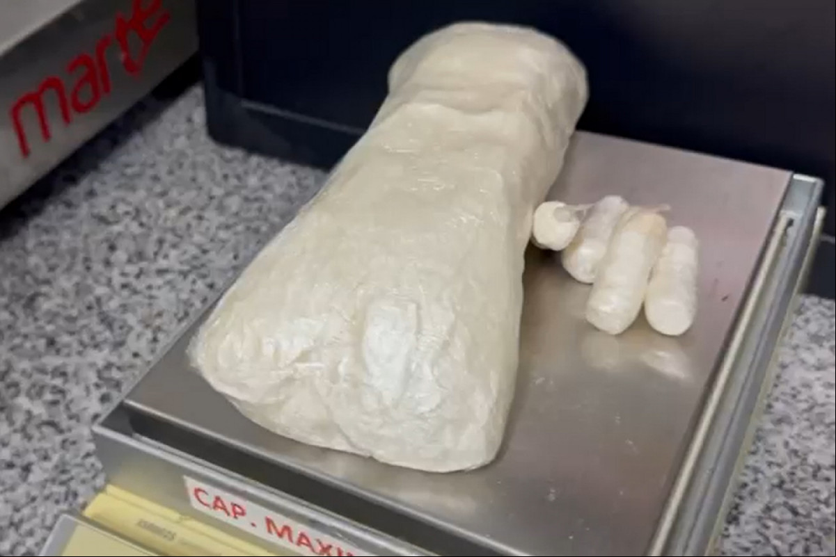 Pasta de cocaína apreendida pela PF no Aeroporto dos Guararapes/Divulgação/PF Pasta de cocaína apreendida pela PF no Aeroporto dos Guararapes/Divulgação/PF