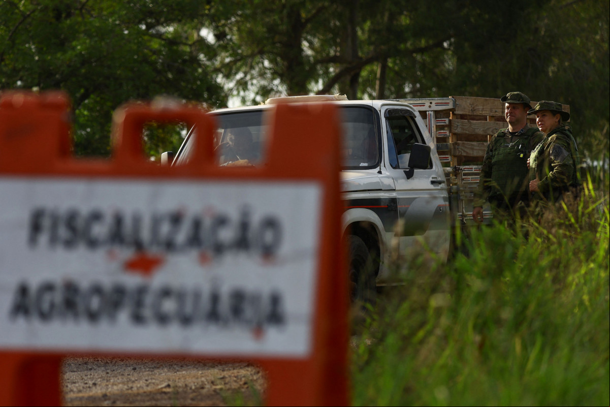  Agents of the Environmental Patrol of the Military Brigade (PATRAM) check vehicles close to a commercial poultry farm, the site of the country's first bird flu outbreak, in Montenegro, Rio Grande do Sul state, Brazil, on May 17, 2025. China and the European Union have suspended imports of chicken meat from Brazil, the world's biggest exporter of the commodity, after an outbreak of bird flu on a farm in the South American country, officials said Friday. 