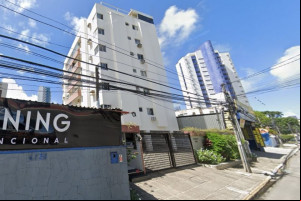 Prédio tem seis andares e é do tipo pilotis