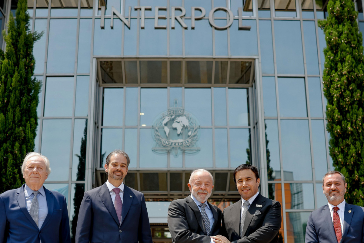 Presidente da República, Luiz Inácio Lula da Silva, durante sessão solene por ocasião da de Declaração de Intenções entre o Brasil e a Interpol. Sede da Interpol, Lyon - França.
Foto: Ricardo Stuckert / PR (Ricardo Stuckert / PR) Presidente da República, Luiz Inácio Lula da Silva, durante sessão solene por ocasião da de Declaração de Intenções entre o Brasil e a Interpol. Sede da Interpol, Lyon - França.
Foto: Ricardo Stuckert / PR/Ricardo Stuckert / PR