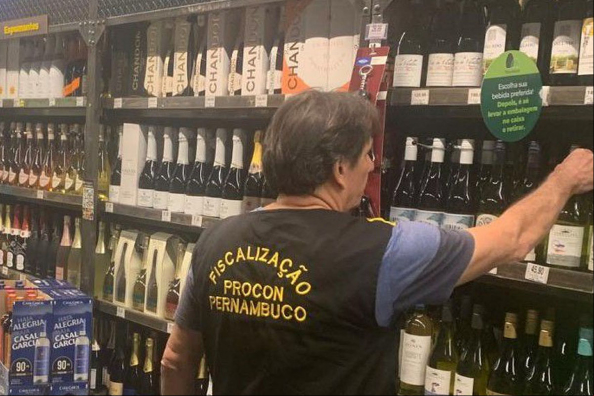 Os consumidores que se sentirem lesados durante o Dia dos Namorados podem procurar o Procon-PE para orientações e registro de reclamações (Foto: Divulgação / Procon-PE) Os consumidores que se sentirem lesados durante o Dia dos Namorados podem procurar o Procon-PE para orientações e registro de reclamações/Foto: Divulgação / Procon-PE