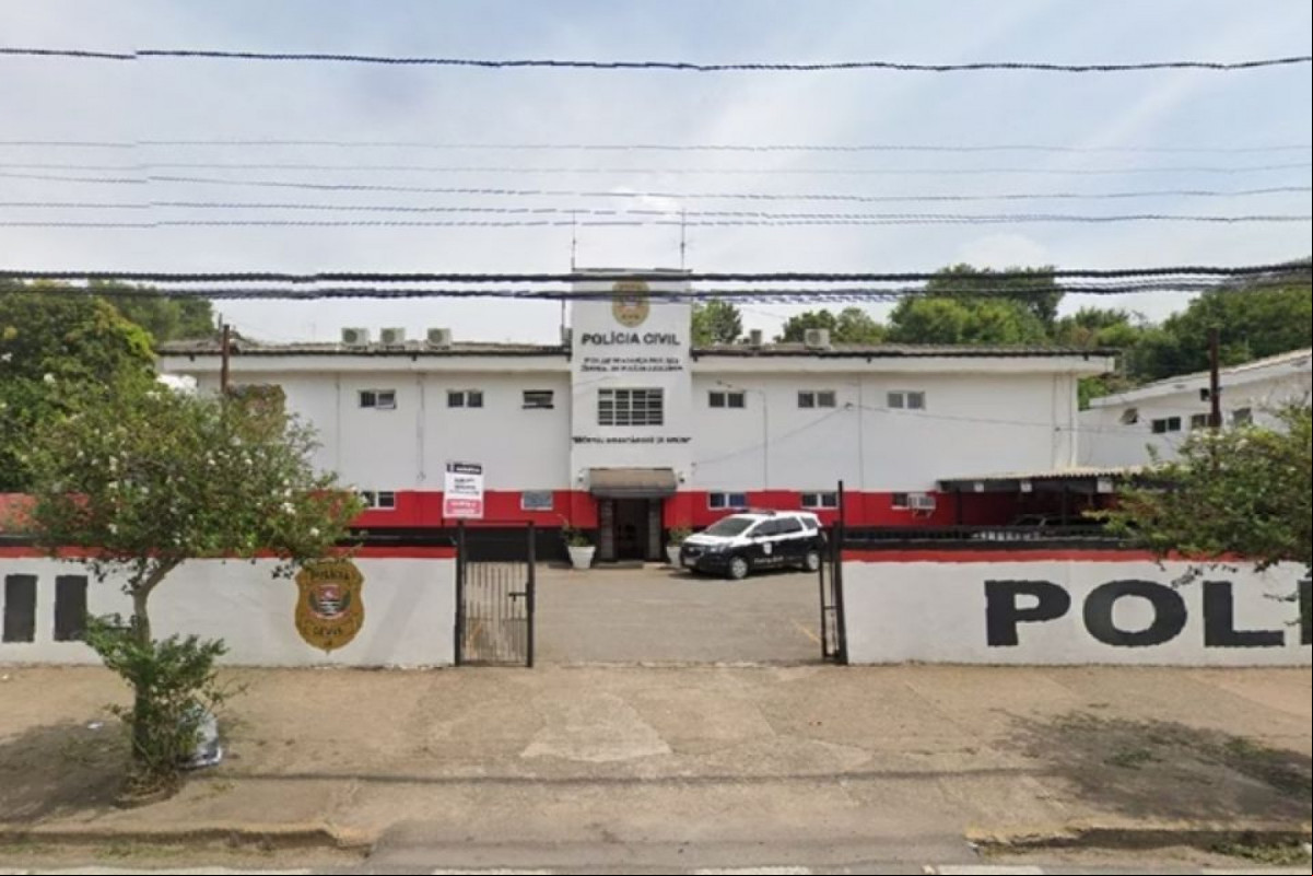 O agressor foi preso em flagrante e conduzido à delegacia de Bragança Paulista (Reprodução/ Street View) O agressor foi preso em flagrante e conduzido à delegacia de Bragança Paulista/Reprodução/ Street View