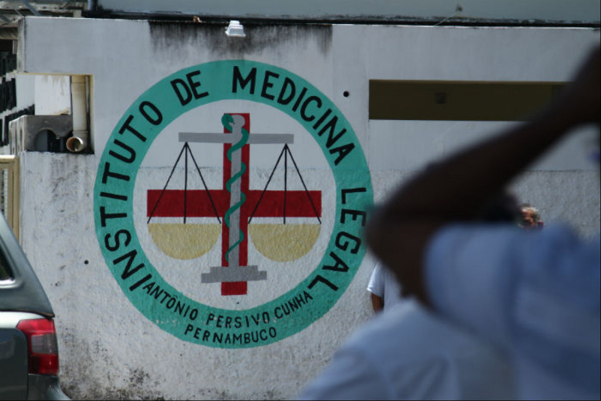 Adolescente é morto a tiros em condomínio residencial da Joana Bezerra
(Arquivo DP) Adolescente é morto a tiros em condomínio residencial da Joana Bezerra
/Arquivo DP